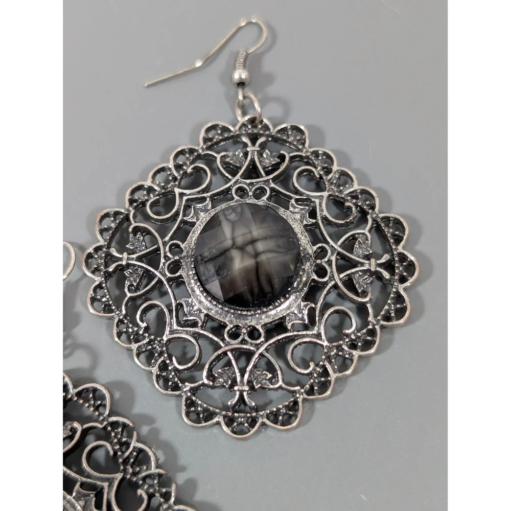 Boho Silver Tone Filigree Dangle Earrings Gray‎ Acrylic Cab
